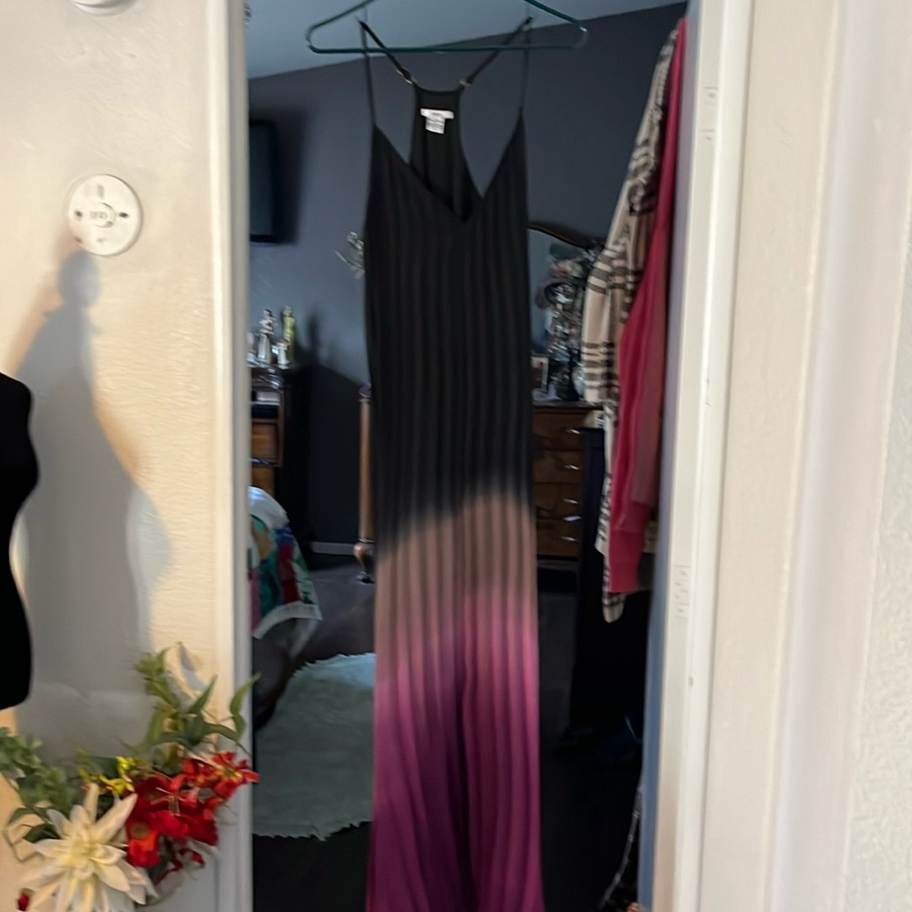 Bar3 ombre spaghetti, strap, razor back accordion, polyester,lined like new